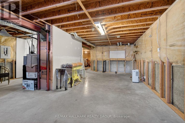 29352241/1952-schroeder-crescent/springridgeeast-village/ottawa/ontario/K4A4P7_47