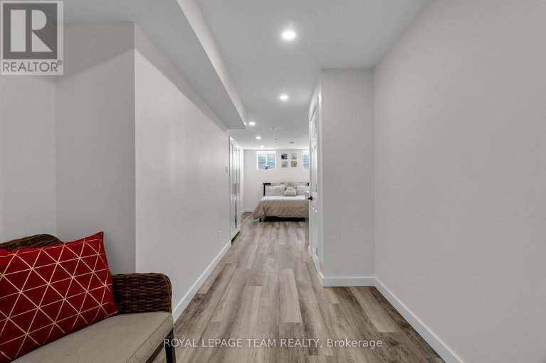 28395434/906-nokomis-place/half-moon-bay/ottawa/ontario/K2J6T2_28