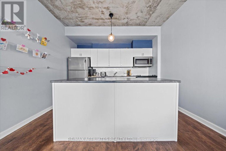 28155411/201-180-york-street/lower-townbyward-market/ottawa/ontario/K1N1J6_2