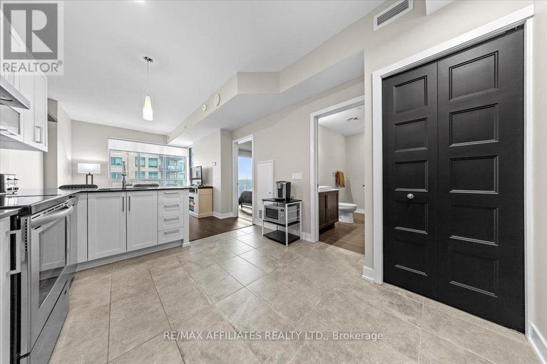28554491/407-200-inlet-private/chatelaine-village/ottawa/ontario/K4A5H3_6