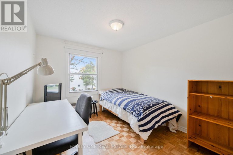 29066037/73-hobart-crescent/sheahan-estatestrend-village/ottawa/ontario/K2H5S3_26