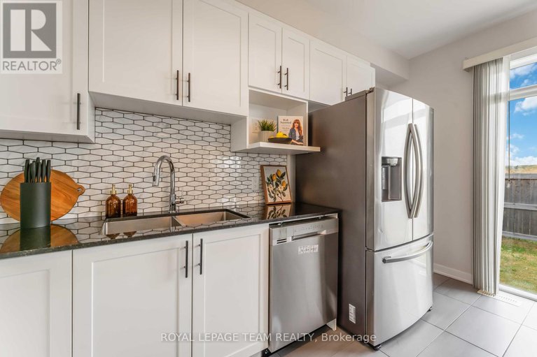 28886490/3040-travertine-way/half-moon-bay/ottawa/ontario/K2J6W9_17