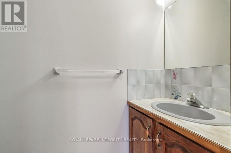 28932150/2291-courtice-avenue-e/alta-vista/ottawa/ontario/K1H7G7_16