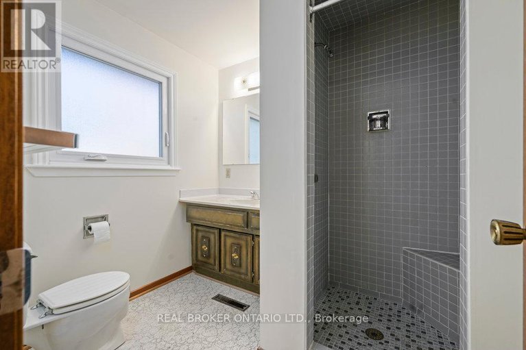 28986692/60-westpark-drive/blackburn-hamlet/ottawa/ontario/K1B3E5_19