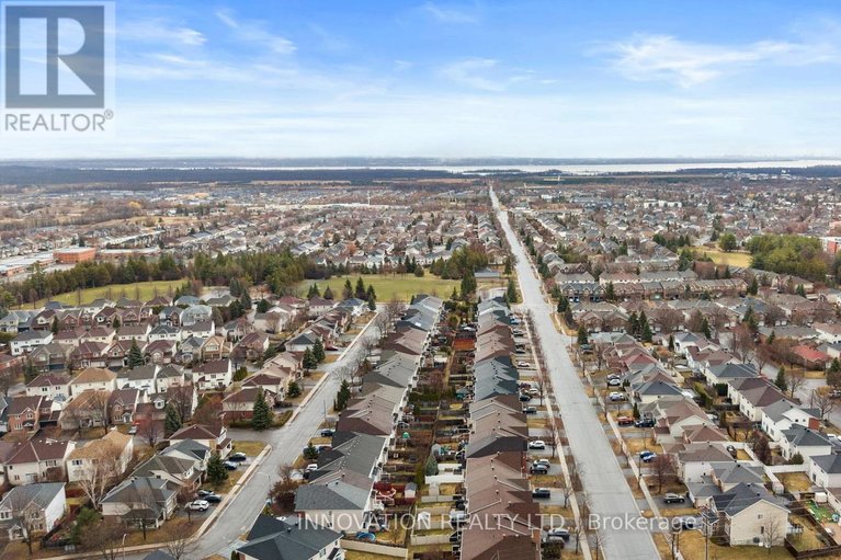 29615083/1287-klondike-road/morgans-grantsouth-march/ottawa/ontario/K2W1E2_45