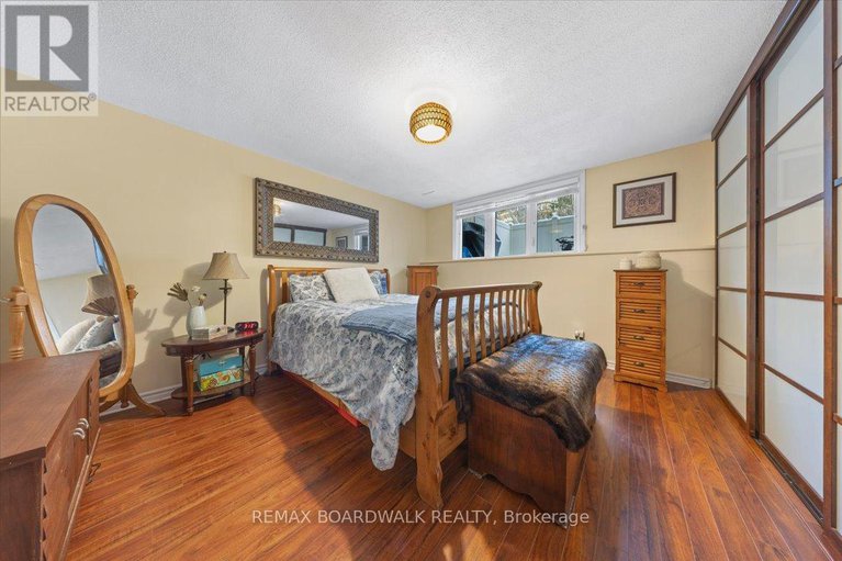 29344607/a-6623-bilberry-drive/convent-glen-north/ottawa/ontario/K1C4N5_20