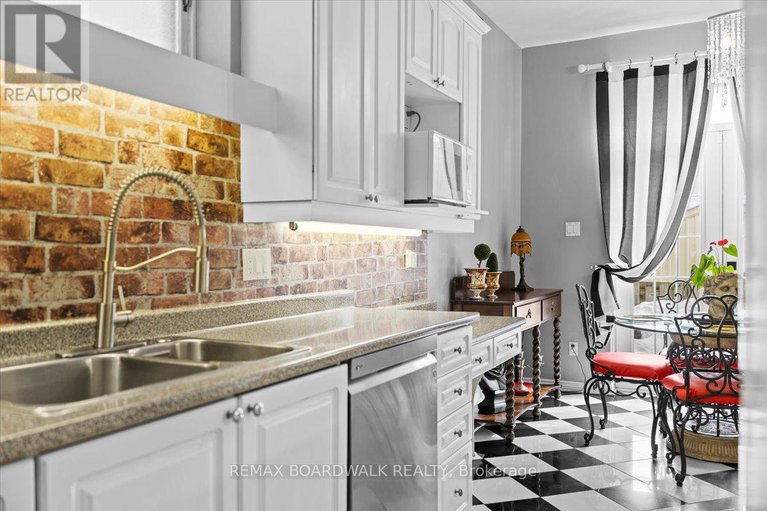 29377343/32-waverley-street/ottawa-centregolden-triangle/ottawa/ontario/K2P0T9_20