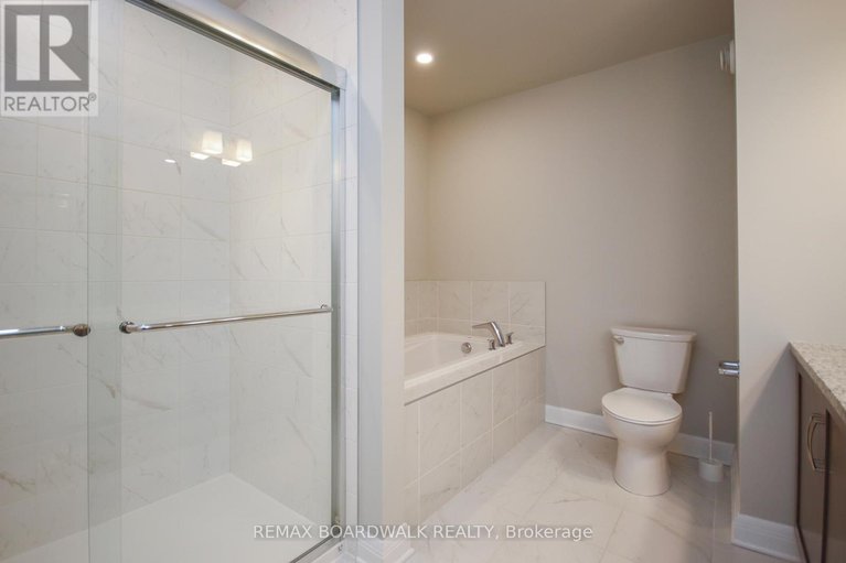 29643947/74-michael-stoqua-street/cfb-rockcliffe-and-area/ottawa/ontario/K1K5A2_19