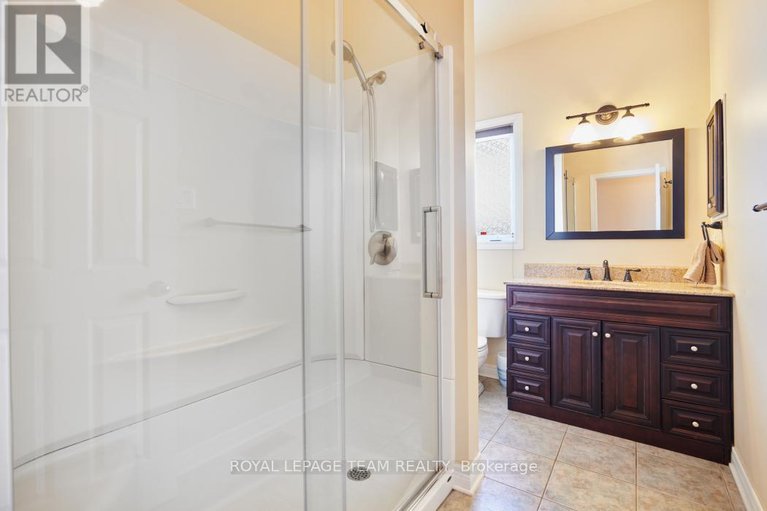 28598951/1581-belleterre-street/orleanssunridge/ottawa/ontario/K1C7N5_21