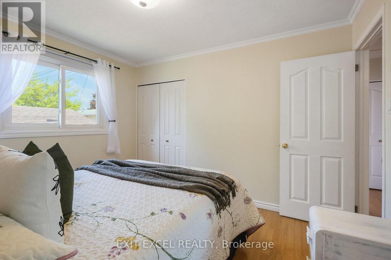 28416258/396-roxdale-avenue/bilberry-creekqueenswood-heights/ottawa/ontario/K1E1V5_19