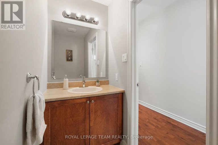 29255822/211-butterfly-walk/mer-bleuebradley-estatesanderson-park/ottawa/ontario/K1W0G6_5