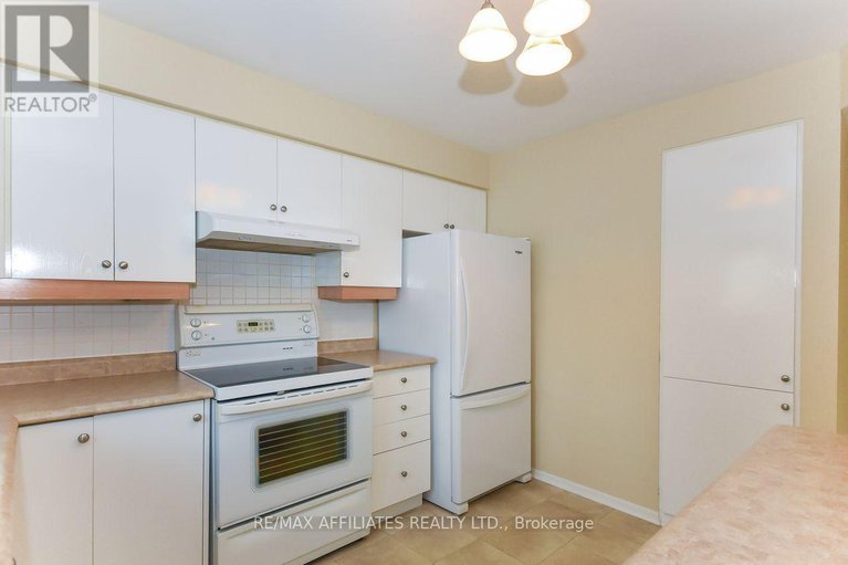 28978452/407-330-centrum-boulevard/bilberry-creekqueenswood-heights/ottawa/ontario/K1E3W2_13