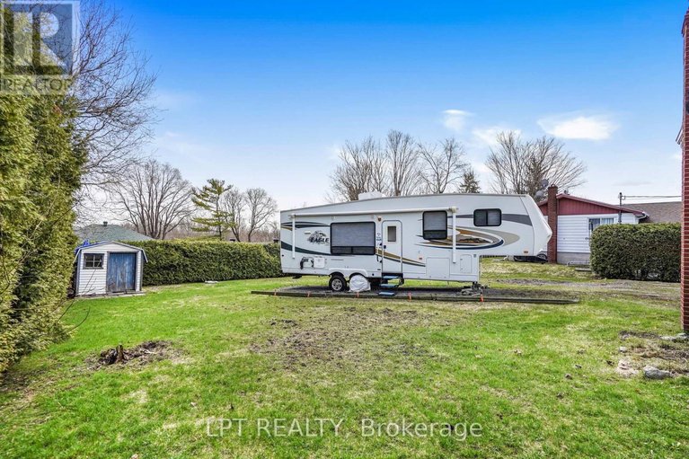 29648615/47-bertha-street-e/vankleek-hill/champlain/ontario/K0B1R0_24