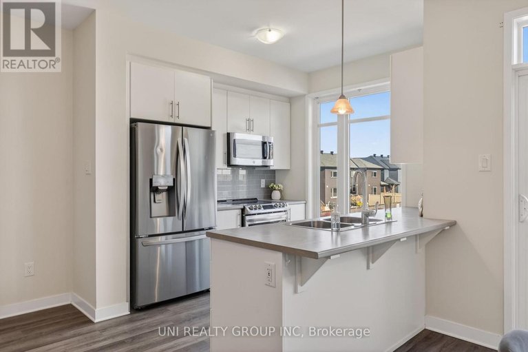 29638050/184-visor-private/emerald-meadowstrailwest/ottawa/ontario/K2V0S6_9