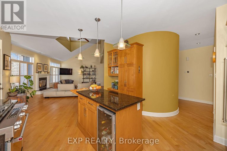 29397622/46-marsh-sparrow-private/morgans-grantsouth-march/ottawa/ontario/K2K3P2_8