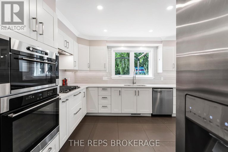 28788760/3062-upper-otterson-place/mooneys-bayrevelstoke/ottawa/ontario/K1V7B6_10