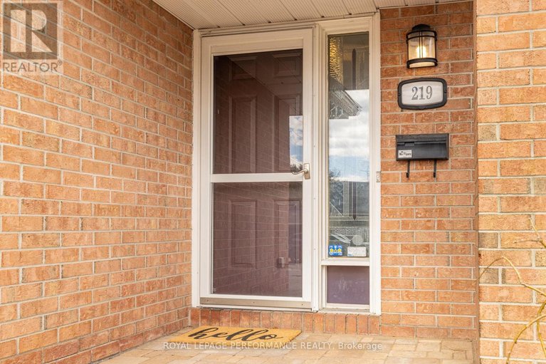 29606719/219-switzer-avenue/westborohampton-park/ottawa/ontario/K1Z7H8_3