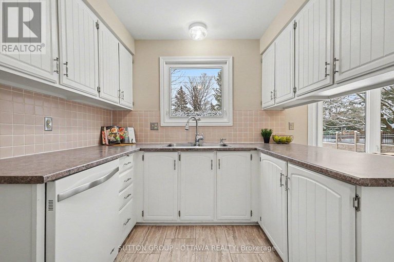 29227588/265-mcclellan-road/arlington-woods/ottawa/ontario/K2H8N7_16