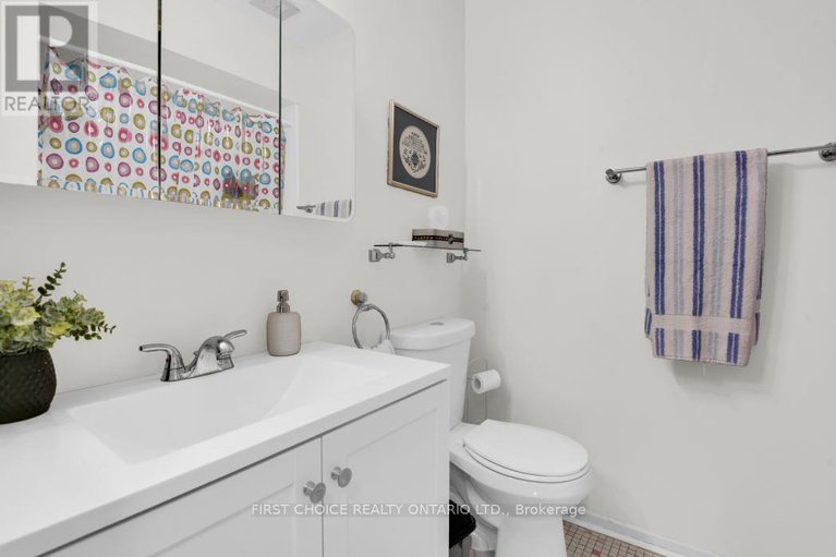28184849/44-oberon-street/westcliffe-estates/ottawa/ontario/K2H7X8_21