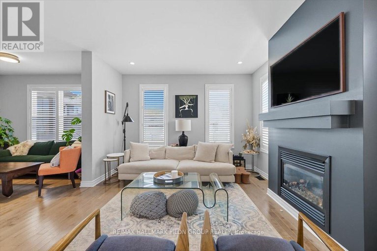 28956956/200-enclave-walk/mer-bleuebradley-estatesanderson-park/ottawa/ontario/K1W0J4_11