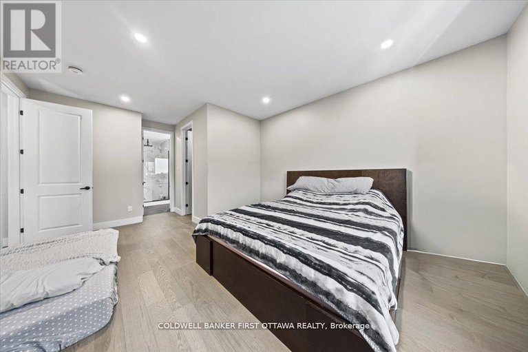 29638674/a-b-25-pennard-way/hunt-club-parkgreenboro/ottawa/ontario/K1T4C1_40