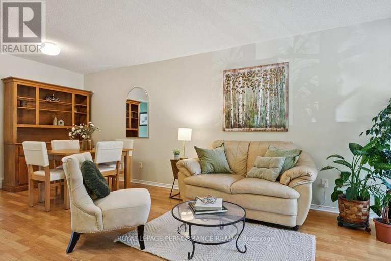 29032584/560-thomson-street/viscount-alexander-park/ottawa/ontario/K1K2J8_5