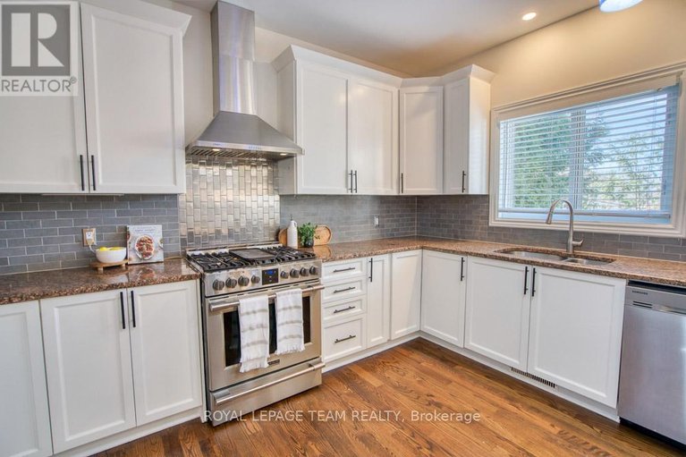 29646083/13-shannondoe-crescent-w/bridlewood/ottawa/ontario/K2M2H1_14