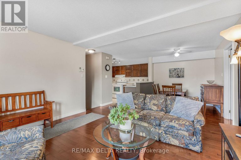 28888821/110-1825-marsala-crescent/fallingbrookpineridge/ottawa/ontario/K4A2E7_11