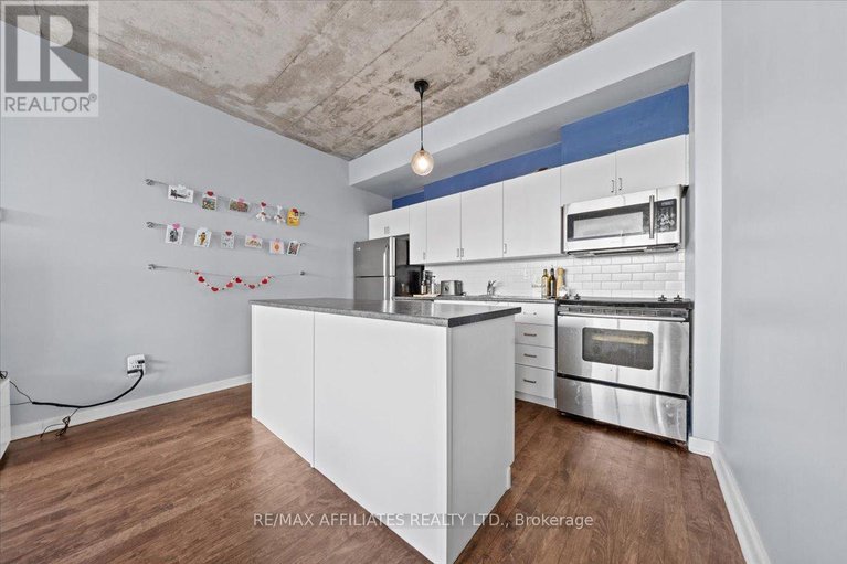 28155411/201-180-york-street/lower-townbyward-market/ottawa/ontario/K1N1J6_3