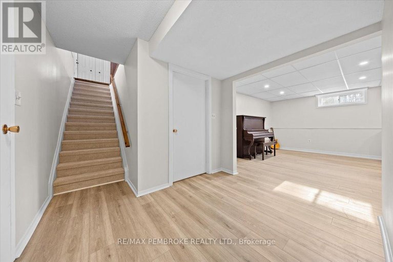 29556813/1235-millburn-crescent/cumberland-ridge/ottawa/ontario/K4C1C9_29