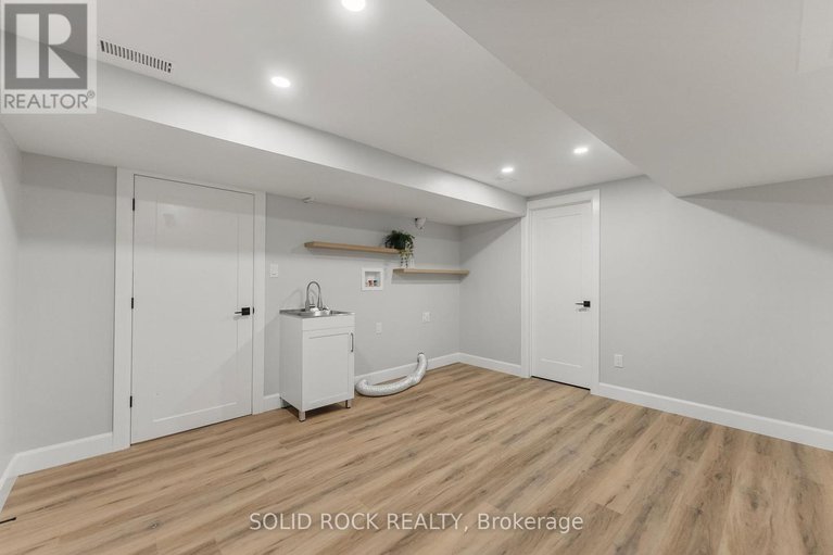 28967267/210-carleton-avenue/ottawa-westtunneys-pasture/ottawa/ontario/K1Y0J3_38