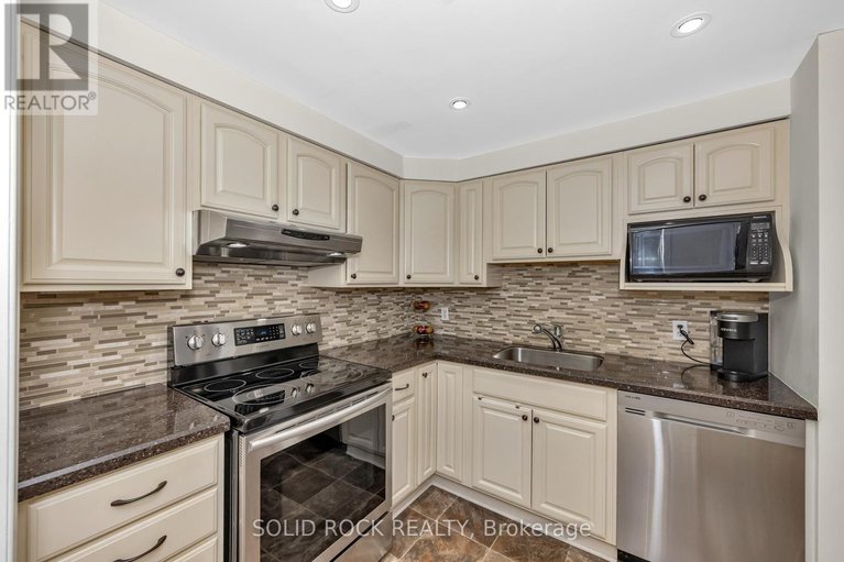 28469437/302-939-north-river-road/overbrook/ottawa/ontario/K1K3V2_6