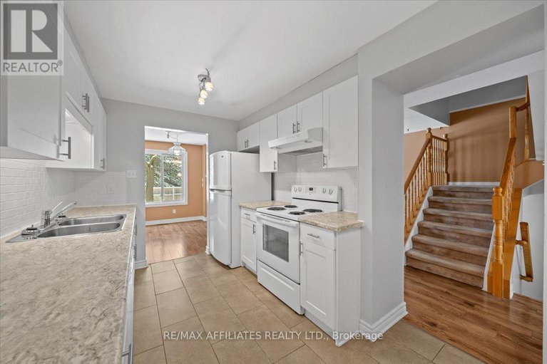 29094492/1938-ashmont-street/chapel-hill/ottawa/ontario/K1C7B9_18