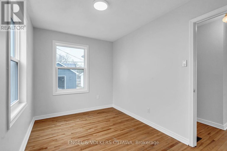 28177726/141-crerar-avenue/carlington/ottawa/ontario/K1Z7P4_16