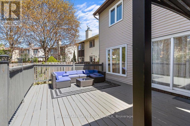28416743/423-viewmount-drive/borden-farmstewart-farmcarleton-heightsparkwood-hills/ottawa/ontario/K2E7P1_40