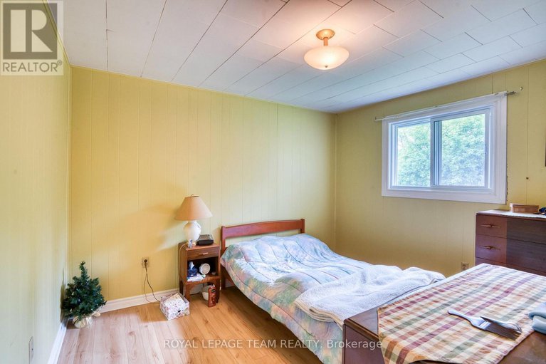 28469840/329-wylie-street/almonte/mississippi-mills/ontario/K0A1A0_24