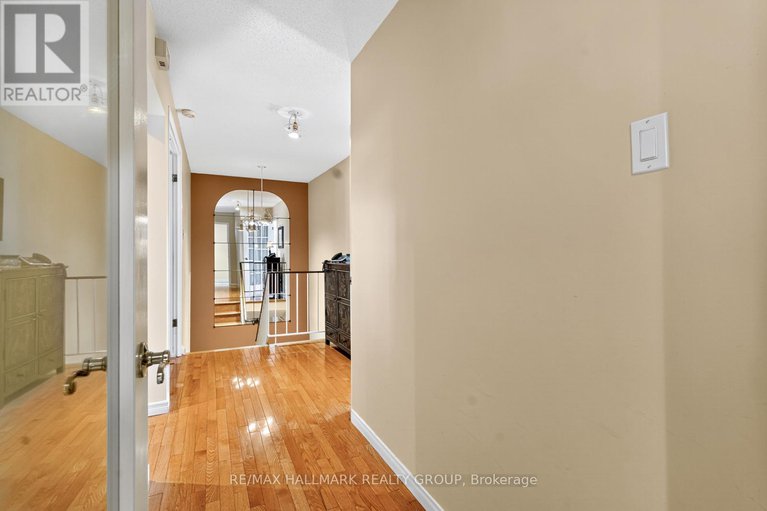 28966380/1816-applegrove-court/beacon-hill-south/ottawa/ontario/K1J6S5_13