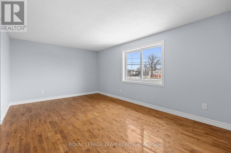 29585057/6356-mary-jane-crescent/chateauneuf/ottawa/ontario/K1C3C2_25