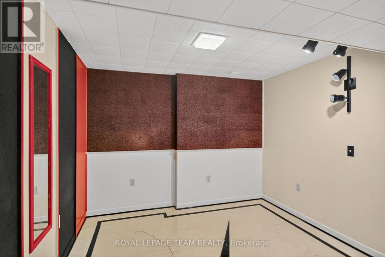 29258295/46-quinpool-crescent/arbeatha-park/ottawa/ontario/K2H6J1_26