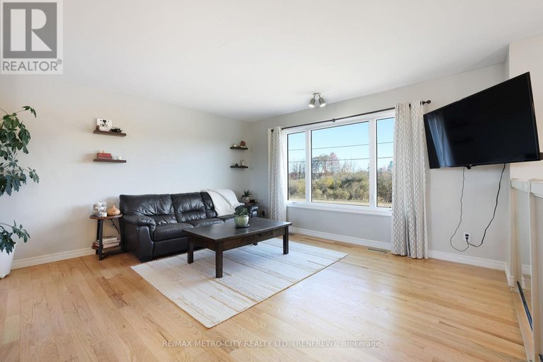 29436499/2431-eady-road/horton-twp/horton/ontario/K7V3Z6_7