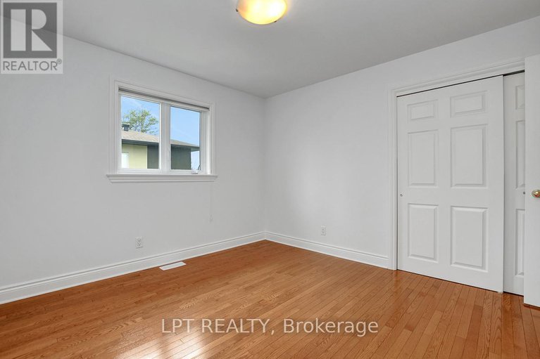 28311107/10a-ashburn-drive/borden-farmstewart-farmcarleton-heightsparkwood-hills/ottawa/ontario/K2E6N3_32