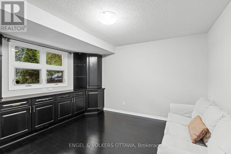 28548966/20-mohawk-crescent/bruce-farmgraham-parkqualicumbellands/ottawa/ontario/K2H7G6_33