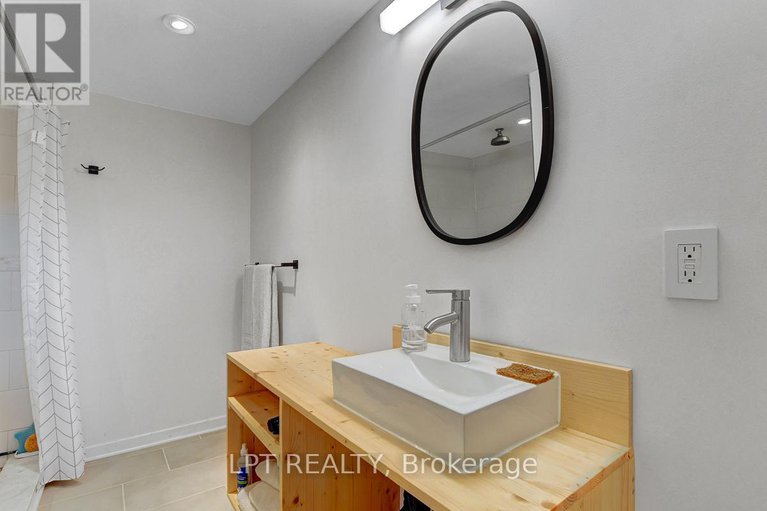 28941530/353-mountbatten-avenue/alta-vistafaircrest-heights/ottawa/ontario/K1H5W2_38