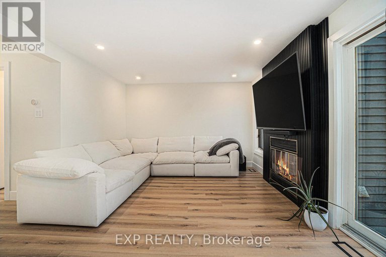 28268546/16-weybridge-drive/cedargrovefraserdale/ottawa/ontario/K2J2X2_8