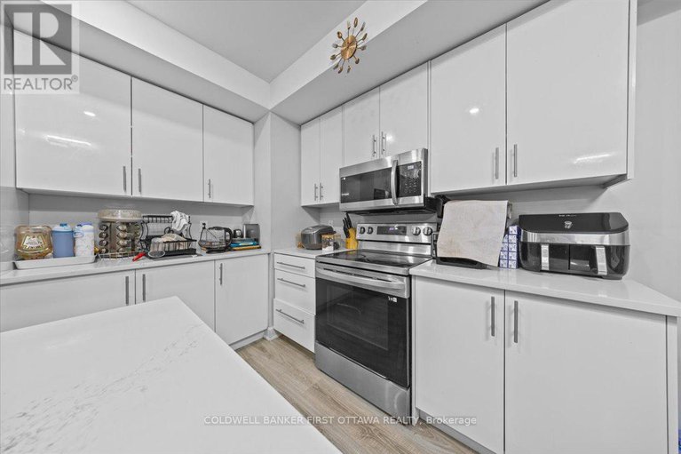 28927666/560-queen-mary-street/overbrookcastle-heights/ottawa/ontario/K1K1W1_34