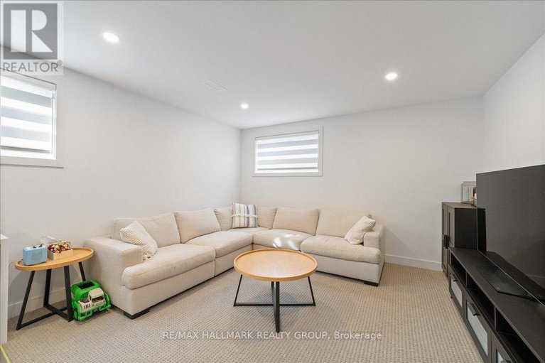 29070837/6461-renaud-road/mer-bleuebradley-estatesanderson-park/ottawa/ontario/K1W0R8_32