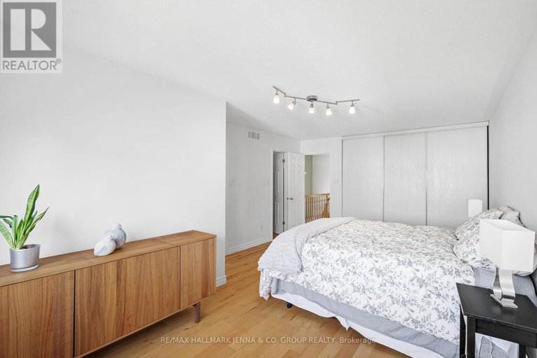 28318968/277-catamount-court/emerald-meadowstrailwest/ottawa/ontario/K2M0A9_21