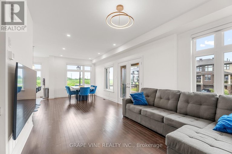 28472373/60-verglas-lane/mer-bleuebradley-estatesanderson-park/ottawa/ontario/K1W0R2_12