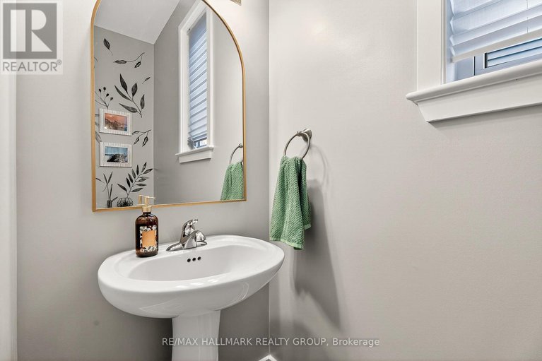 29151475/332-gracewood-crescent/blossom-parkkemp-parkfindlay-creek/ottawa/ontario/K1T0J7_11