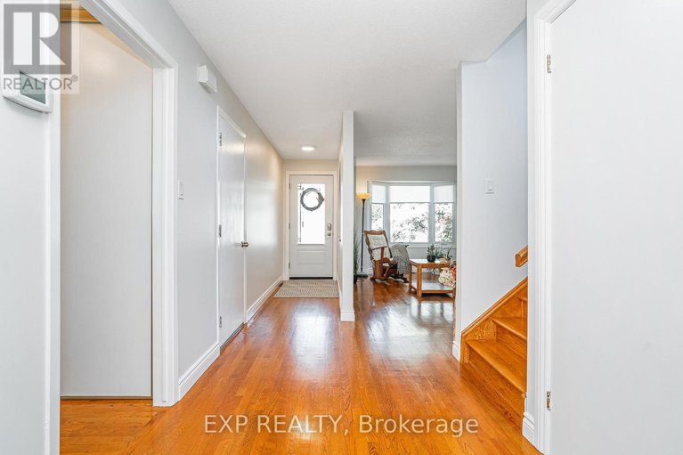28799326/6084a-vineyard-drive/convent-glen/ottawa/ontario/K1C2M5_2
